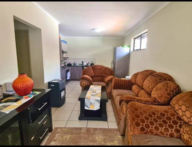 2 BEDROOM SIMPLEX FOR SALE IN BRENTWOOD PARK